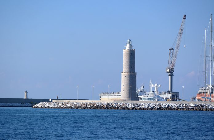 Fanale di Livorno 01.jpg — Wikimedia Commons. Licenza: CC BY-SA 4.0.